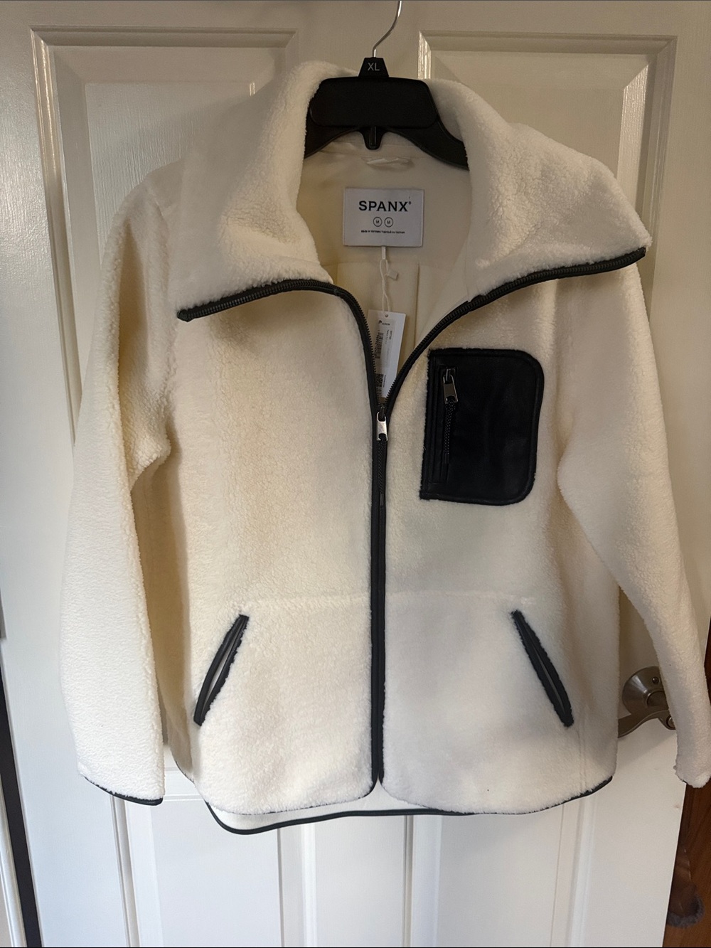 NWT SPANX Cream Sherpa Jacket with Black Trim and Zip Pocket-Size Medium - Picture 2 of 9
